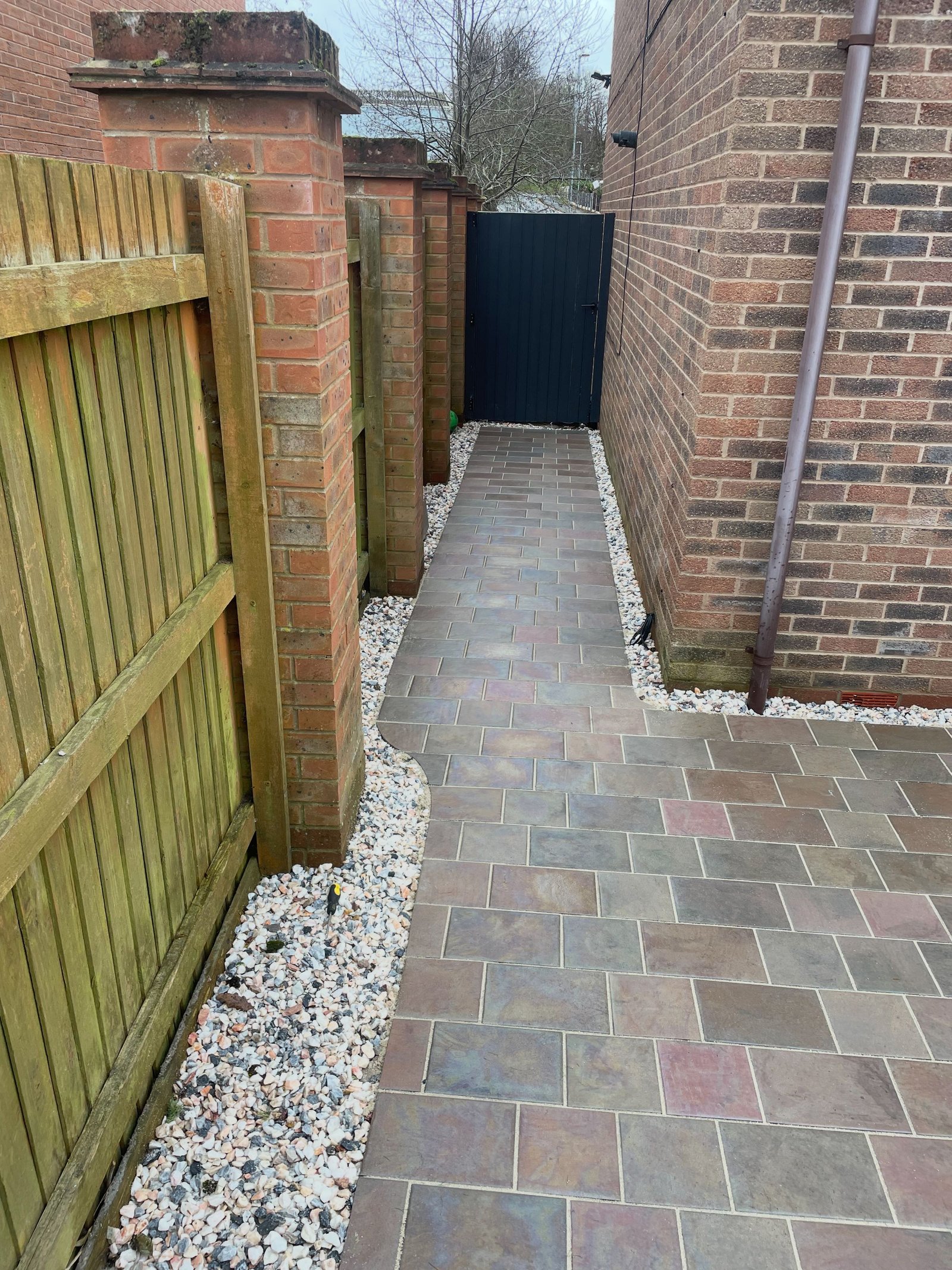 Cobbled Porcelain Patio image 4